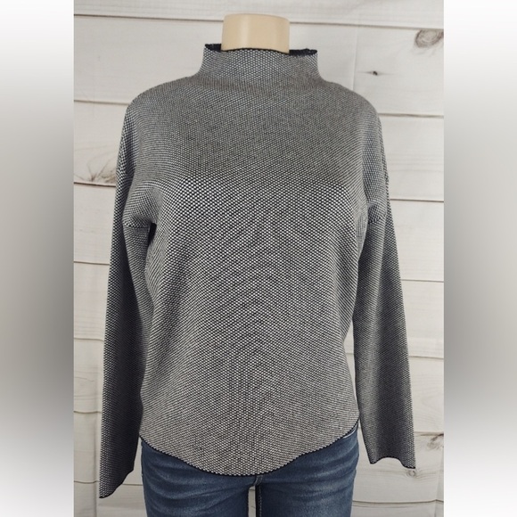 Tahari Mock Neck Gray Long Sleeve Sweater Size Large - Picture 1 of 9